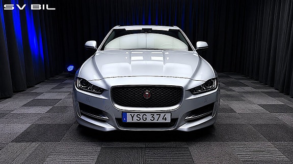 Jaguar XE 2 of 30