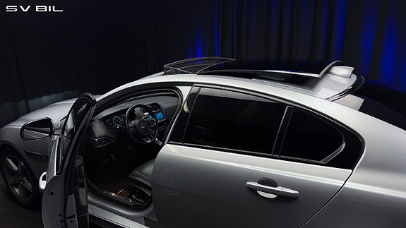 Jaguar XE 18 of 30