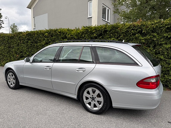 Mercedes-Benz E200 3 of 5