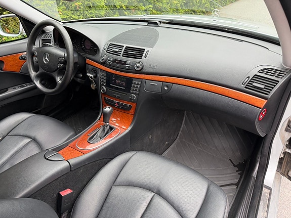 Mercedes-Benz E200 5 of 5
