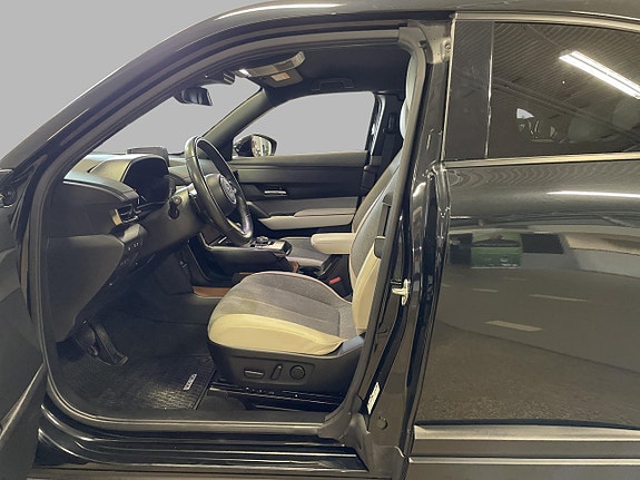 Mazda MX-30 9 of 16