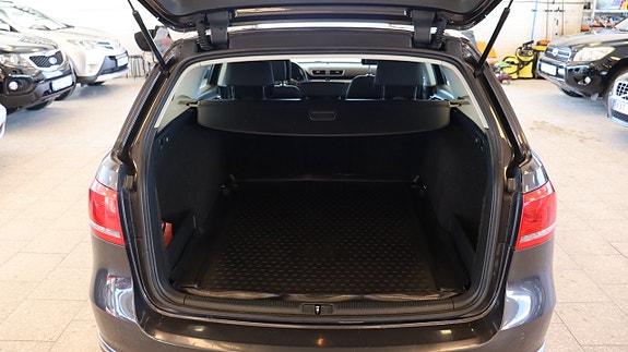 Volkswagen Passat 9 of 17