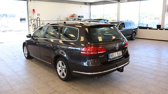 Volkswagen Passat 4 of 17