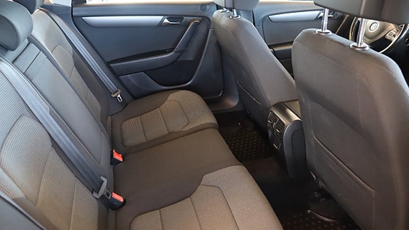 Volkswagen Passat 11 of 17