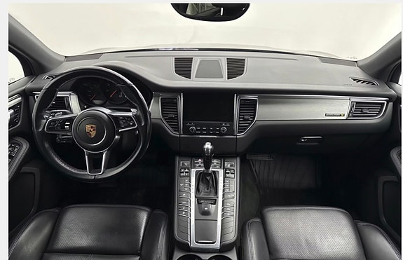 Porsche Macan 9 of 18