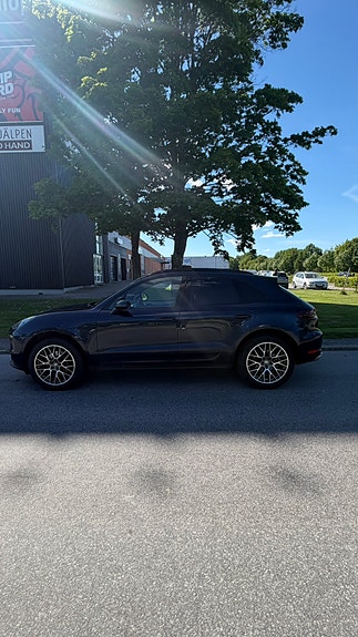 Porsche Macan 14 of 18