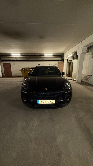 Porsche Macan 12 of 18