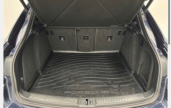 Porsche Macan 15 of 18