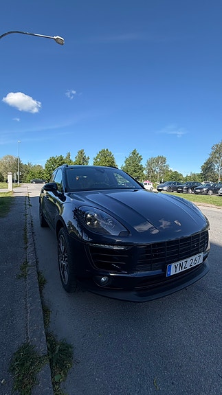 Porsche Macan 3 of 5
