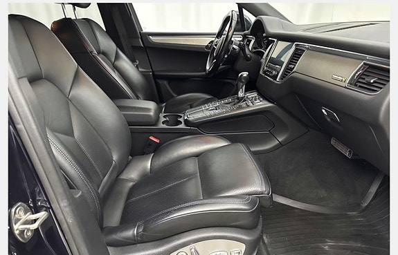 Porsche Macan 10 of 18