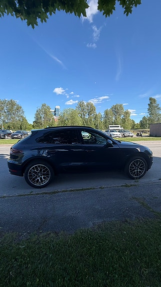 Porsche Macan 6 of 18