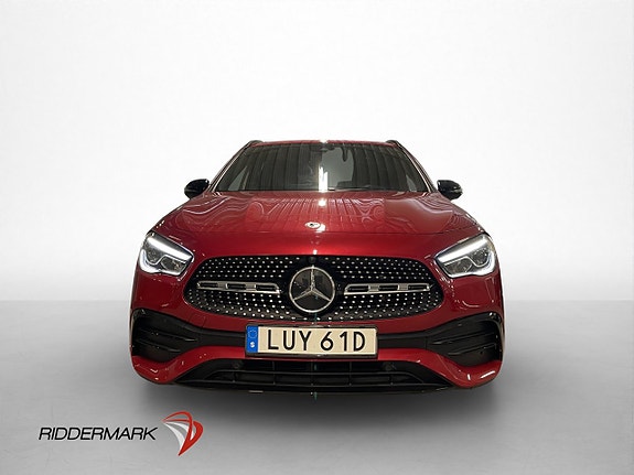 Mercedes-Benz GLA200 2 of 5