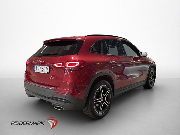 Mercedes-Benz GLA200 4 of 5