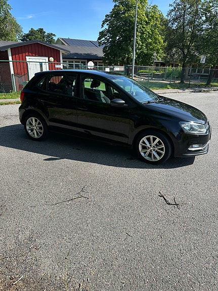 Volkswagen Polo 2 of 5