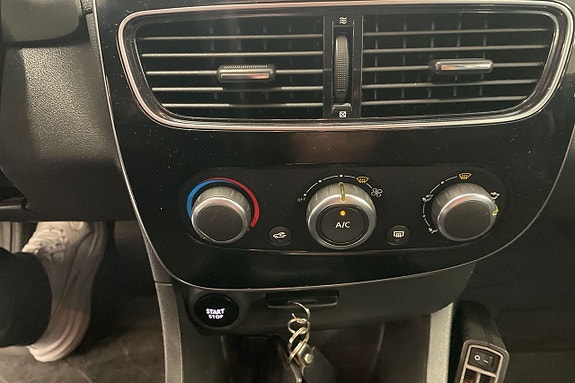 Renault Clio 12 of 16