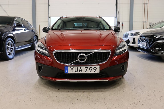 Volvo V40 Cross Country 3 of 5