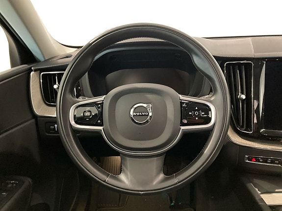 Volvo XC60 10 of 14