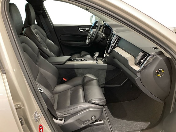Volvo XC60 4 of 5