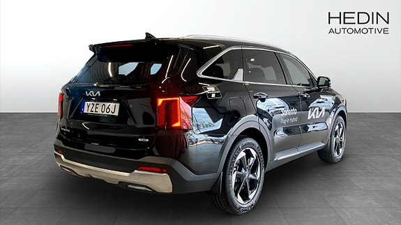 Kia Sorento 2 of 5