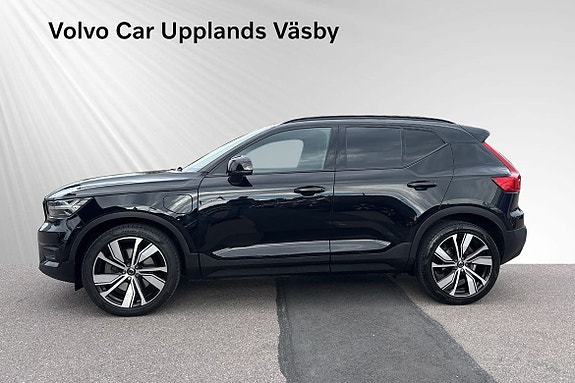 Volvo XC40 3 of 5