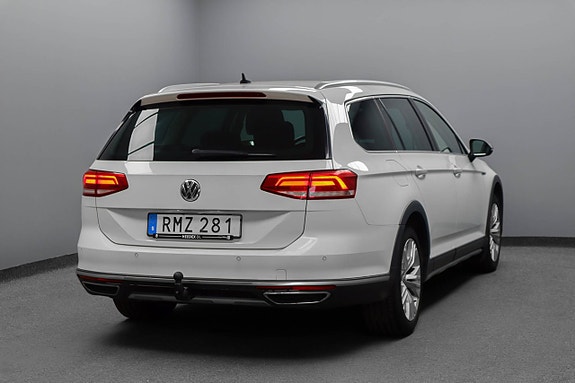 Volkswagen Passat Alltrack 7 of 25