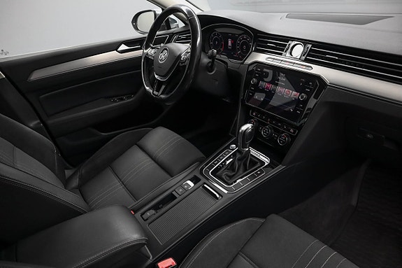 Volkswagen Passat Alltrack 10 of 25