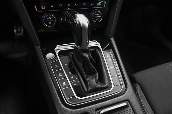 Volkswagen Passat Alltrack 17 of 25