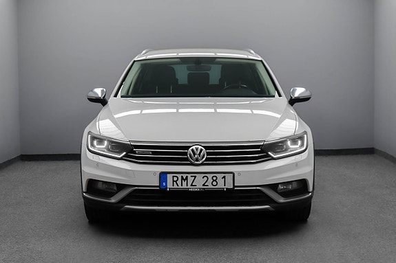 Volkswagen Passat Alltrack 3 of 25
