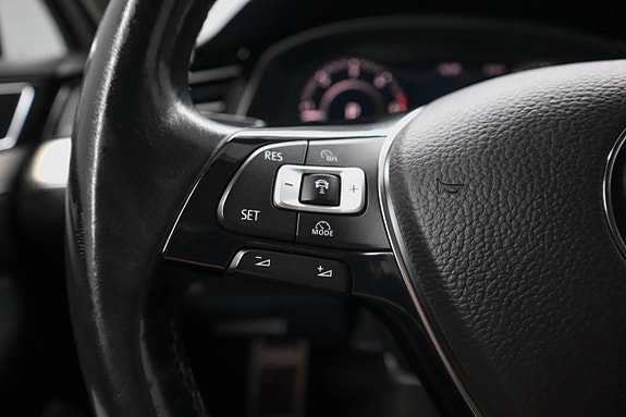 Volkswagen Passat Alltrack 13 of 25