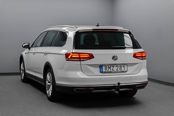 Volkswagen Passat Alltrack 5 of 25