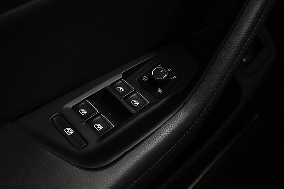 Volkswagen Passat Alltrack 21 of 25