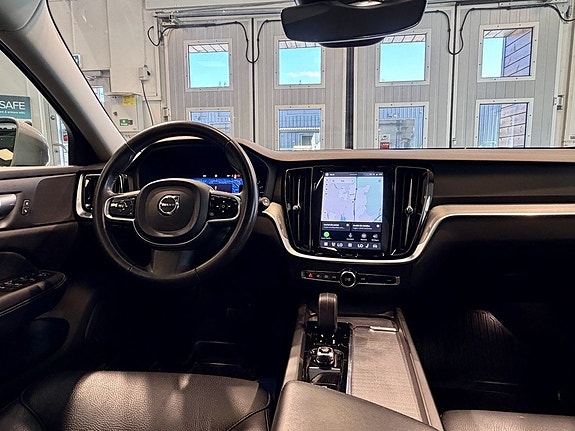 Volvo V60 Cross Country 7 of 21