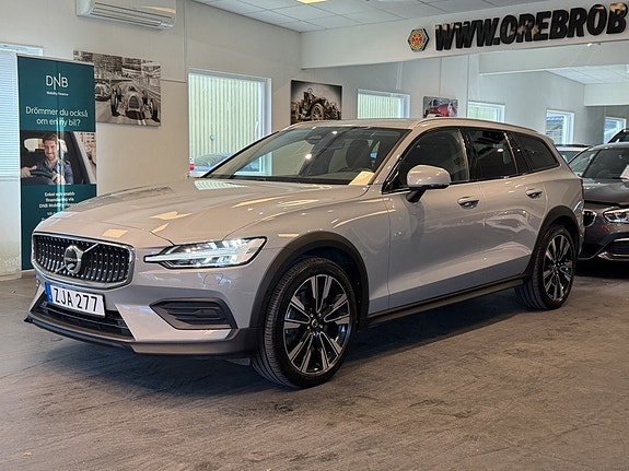 Volvo V60 Cross Country 2 of 5