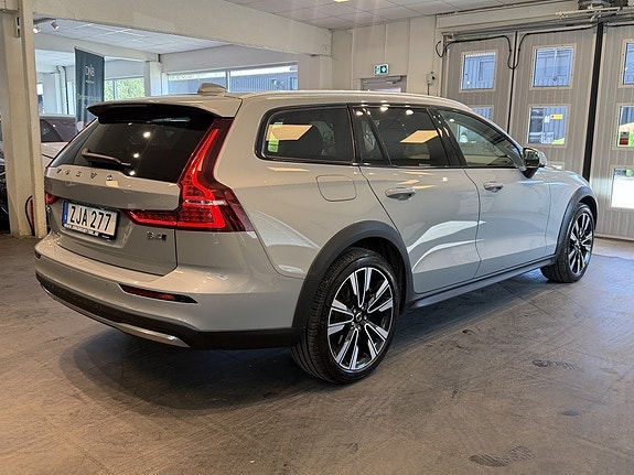Volvo V60 Cross Country 4 of 5