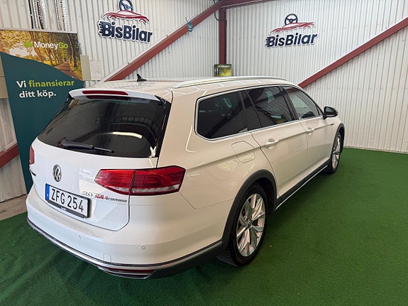 Volkswagen Passat Alltrack 7 of 18