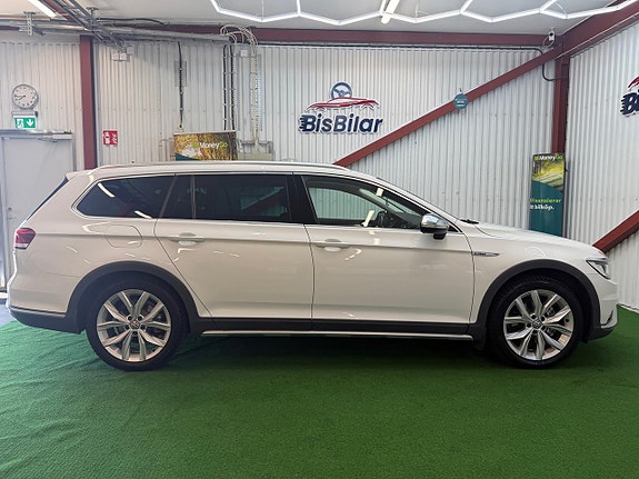Volkswagen Passat Alltrack 8 of 18