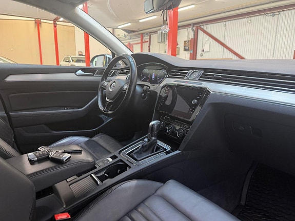 Volkswagen Passat Alltrack 14 of 18