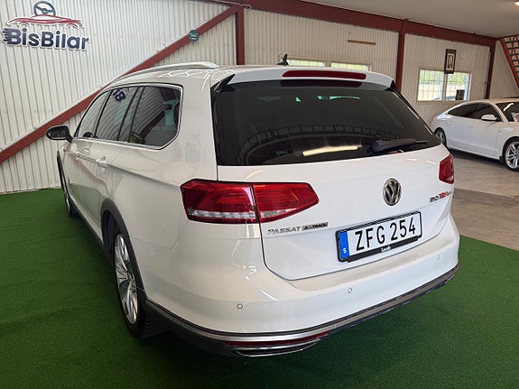 Volkswagen Passat Alltrack 5 of 18
