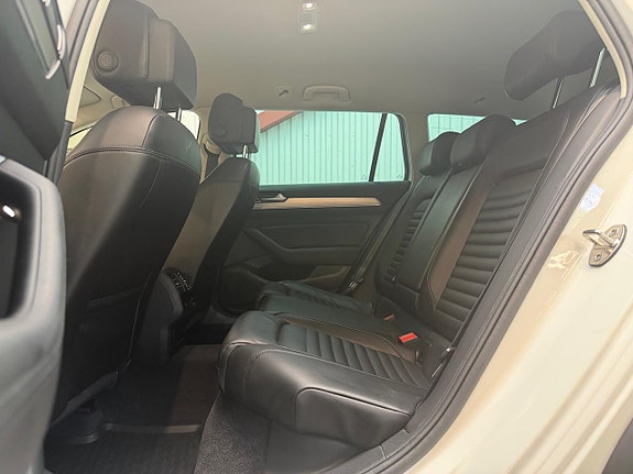 Volkswagen Passat Alltrack 17 of 18