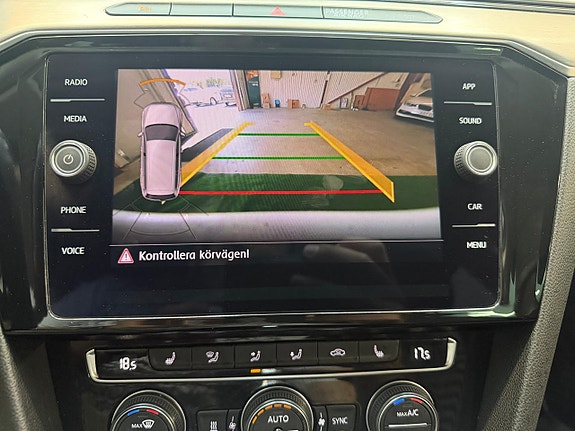 Volkswagen Passat Alltrack 15 of 18