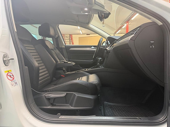Volkswagen Passat Alltrack 13 of 18