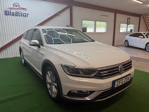 Volkswagen Passat Alltrack 3 of 18