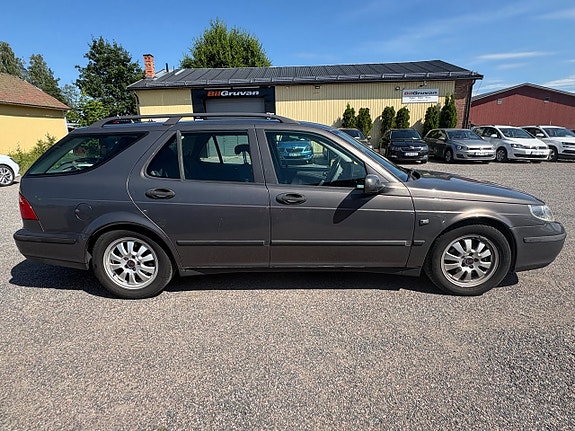 Saab 9-5 2 of 5