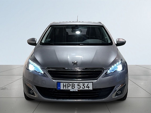 Peugeot 308 SW 2 of 5