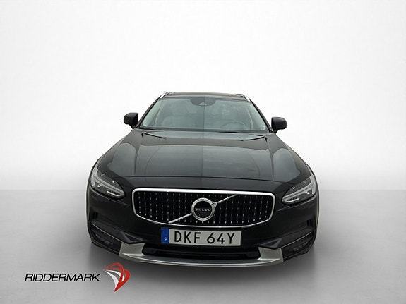 Volvo V90 Cross Country 2 of 5