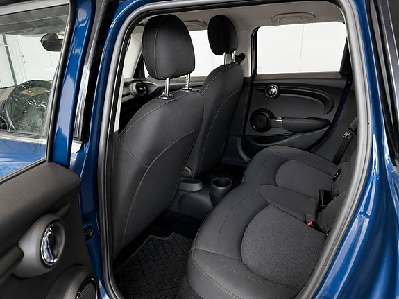 MINI Cooper 5 of 6