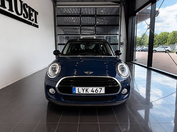 MINI Cooper 2 of 6