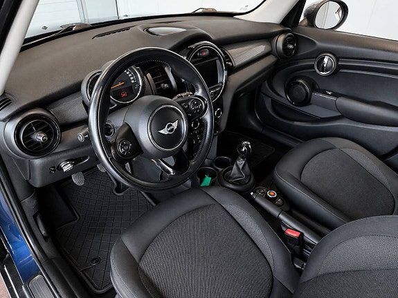 MINI Cooper 4 of 6