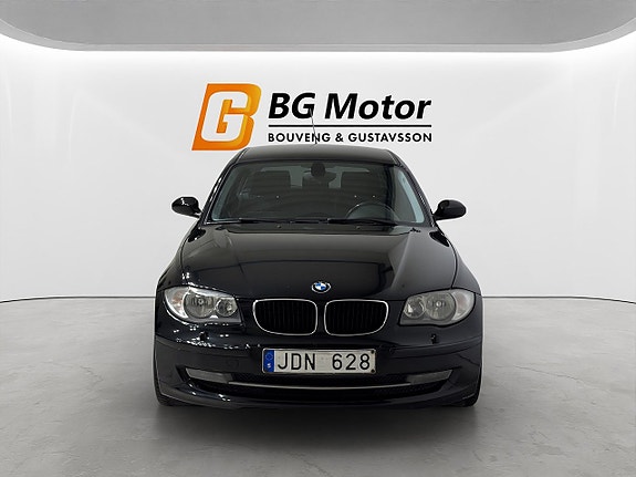 BMW 116i 2 of 17