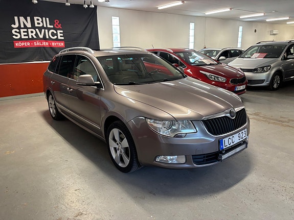 Skoda Superb 2 of 5